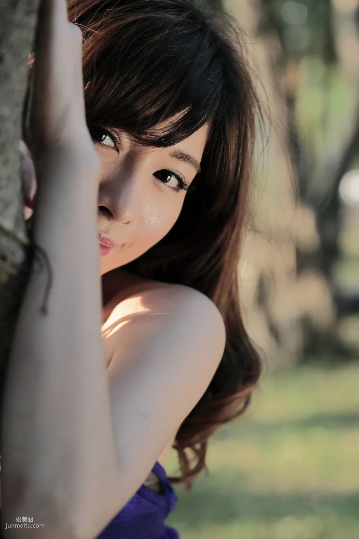 Ice Beauty Candy Liao, Early Summer Park Outdoor Shoot Photo Set photo 14