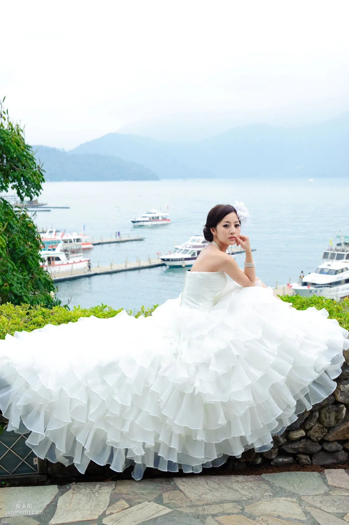 Zhang Kaijie / Zhang Yunfei "Sun Moon Lake + Paper Church (Wedding Dress)" Photo Set photo 18