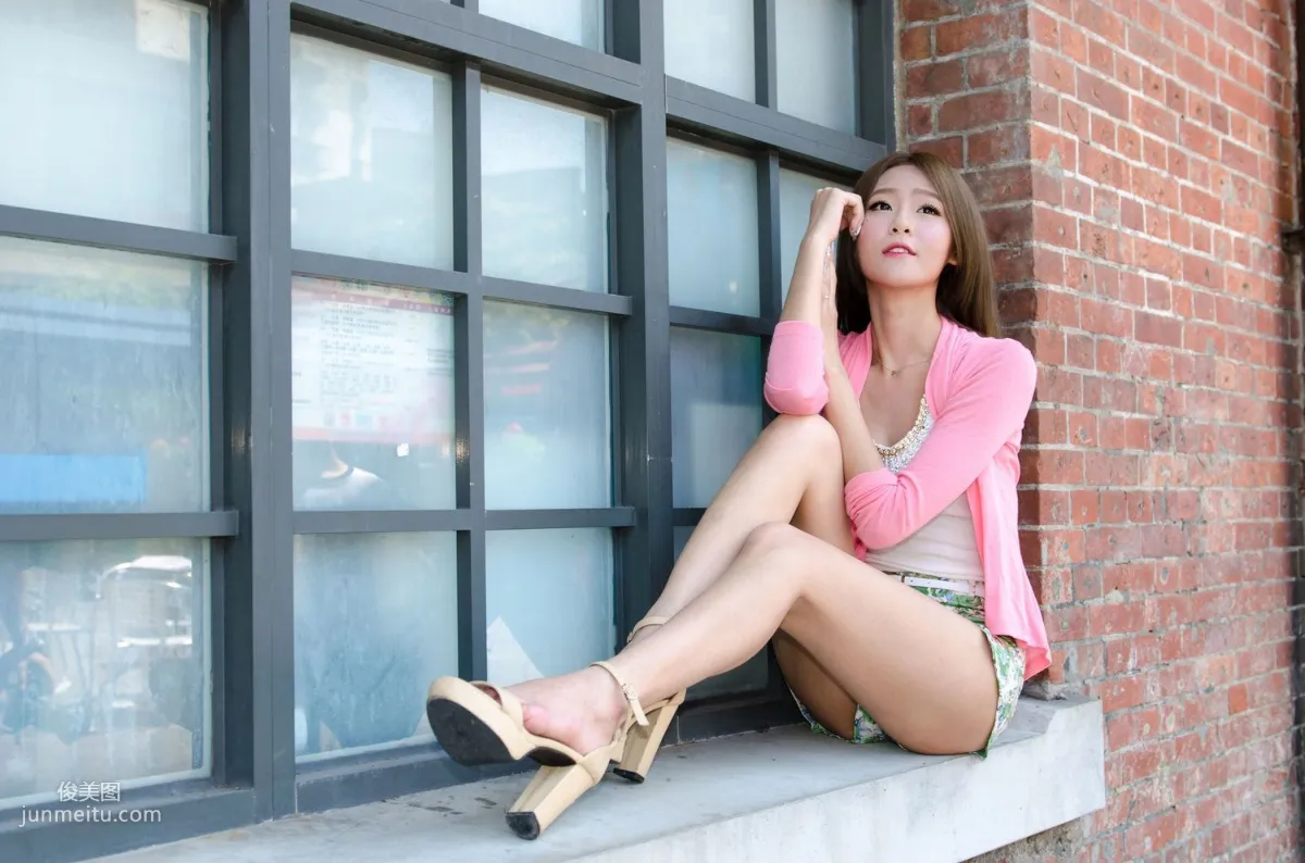 Winnie Xiaoxue / Zhuang Wenni, Urban Elf Outdoor Shoot Photo Set photo 29