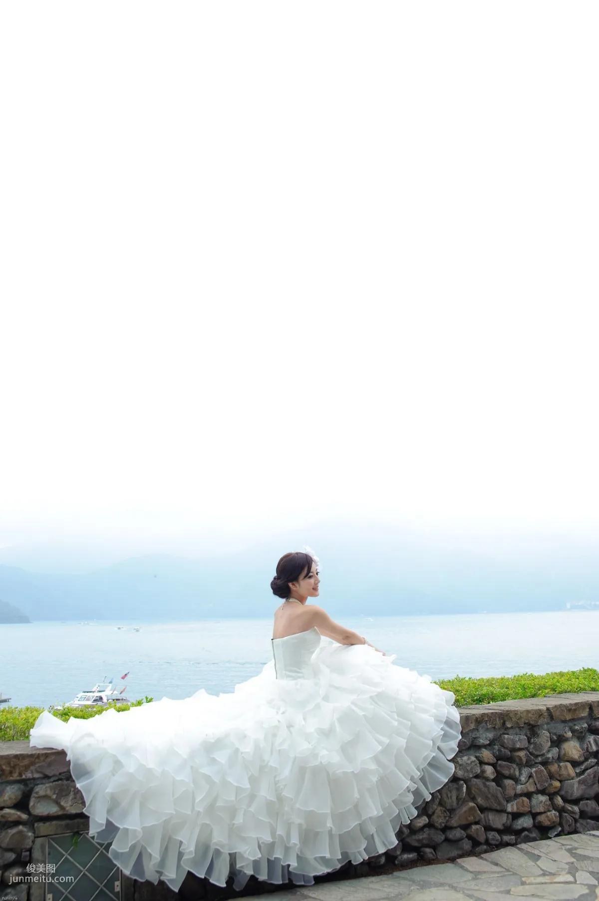 Zhang Kaijie / Zhang Yunfei "Sun Moon Lake + Paper Church (Wedding Dress)" Photo Set photo 16