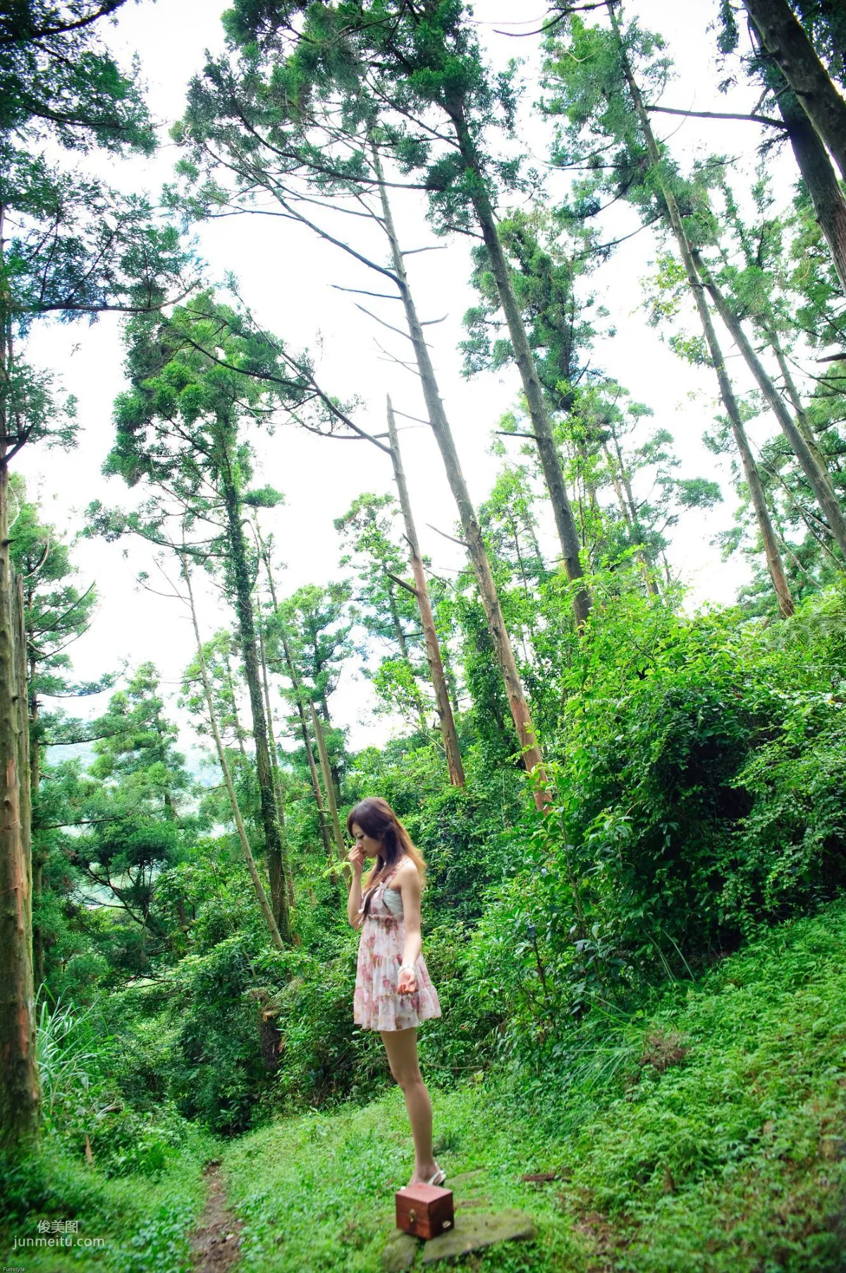 Guo Zi MM/Mikako White Waltz + Black Obsession Outdoor Photo Set photo 17