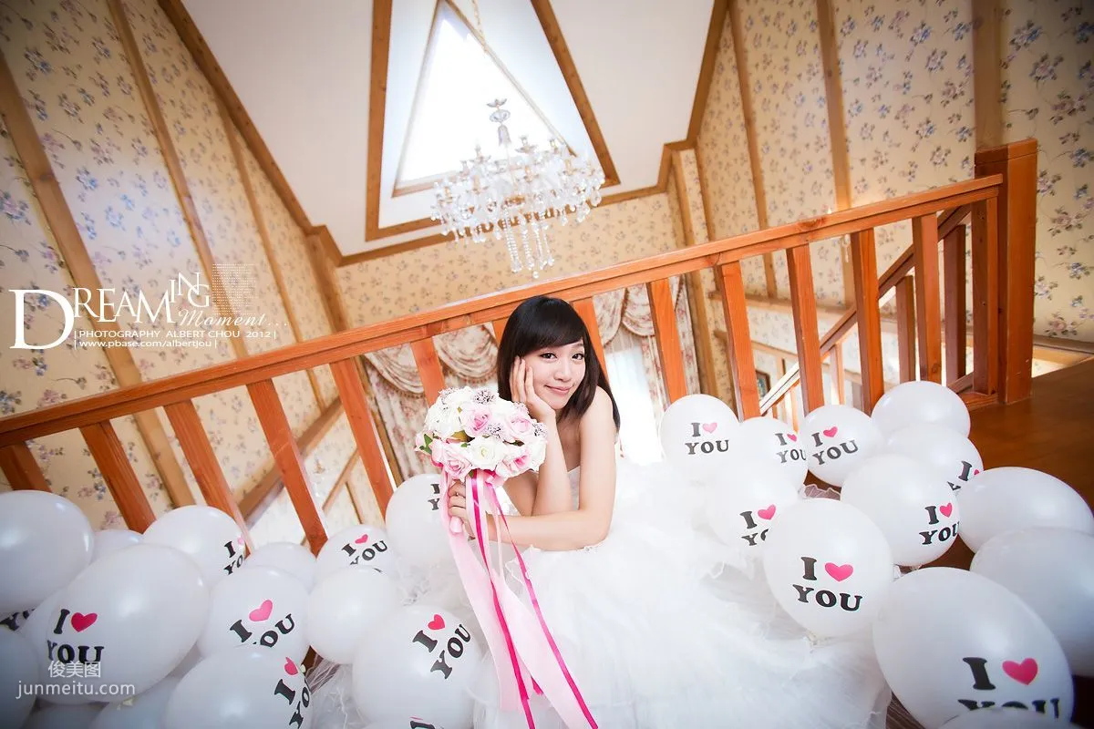 Taiwan Internet Celebrity Winnie Xiaoxue Qingjing Autumn Dream Moment Wedding Dress Chapter Photo Set photo 92