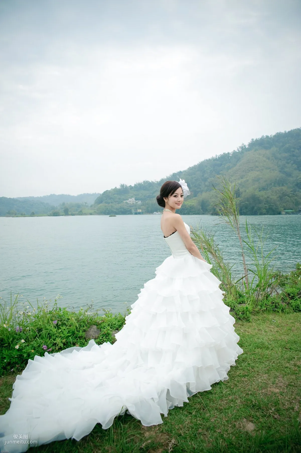 Zhang Kaijie / Zhang Yunfei "Sun Moon Lake + Paper Church (Wedding Dress)" Photo Set photo 22