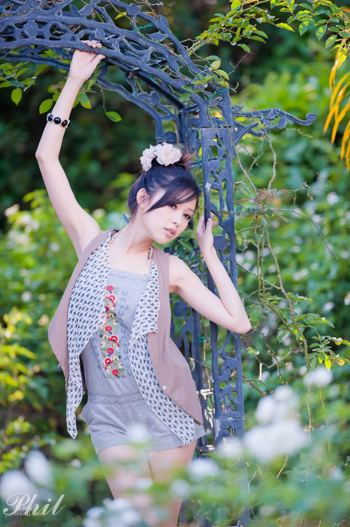 Taiwan Goddess Avy Du Kewei "Suspender Shorts Series" Fresh and Beautiful Outdoor Photo Set photo 18
