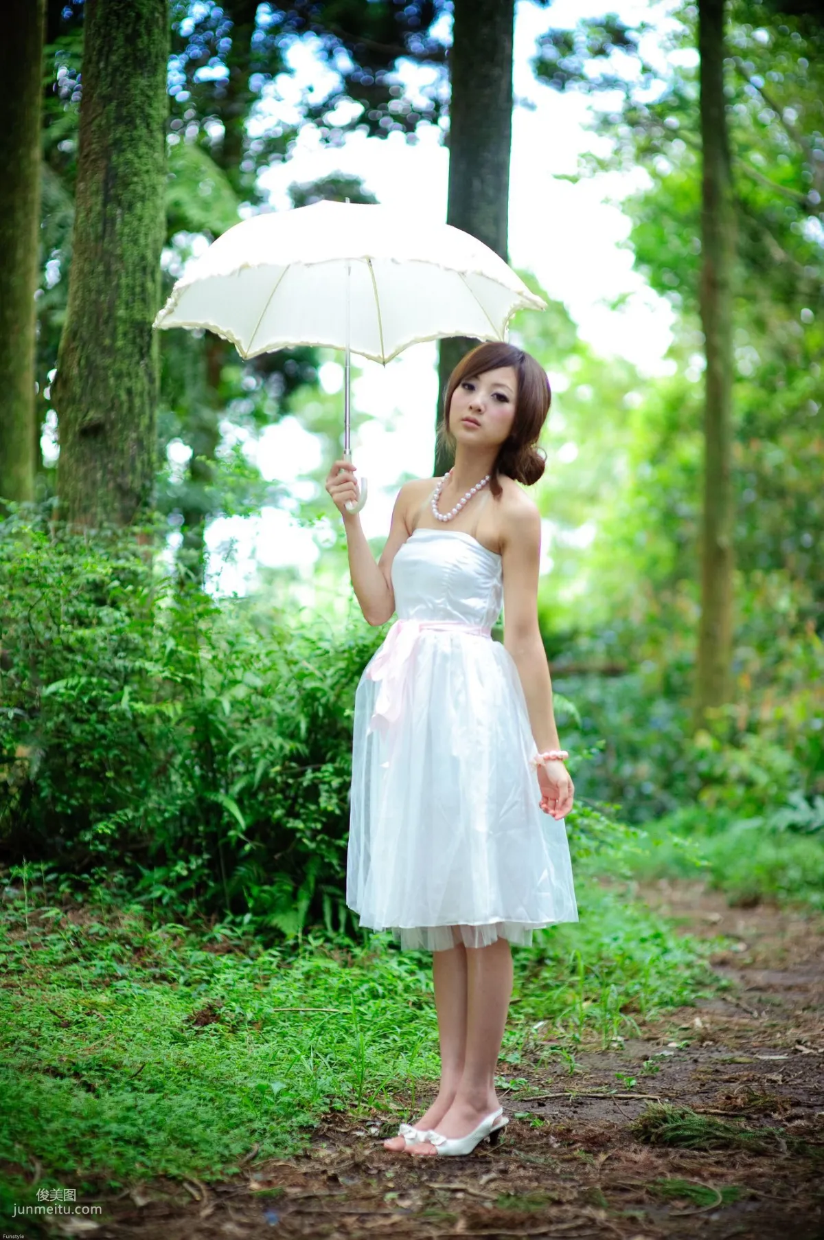 Guo Zi MM/Mikako White Waltz + Black Obsession Outdoor Photo Set photo 40