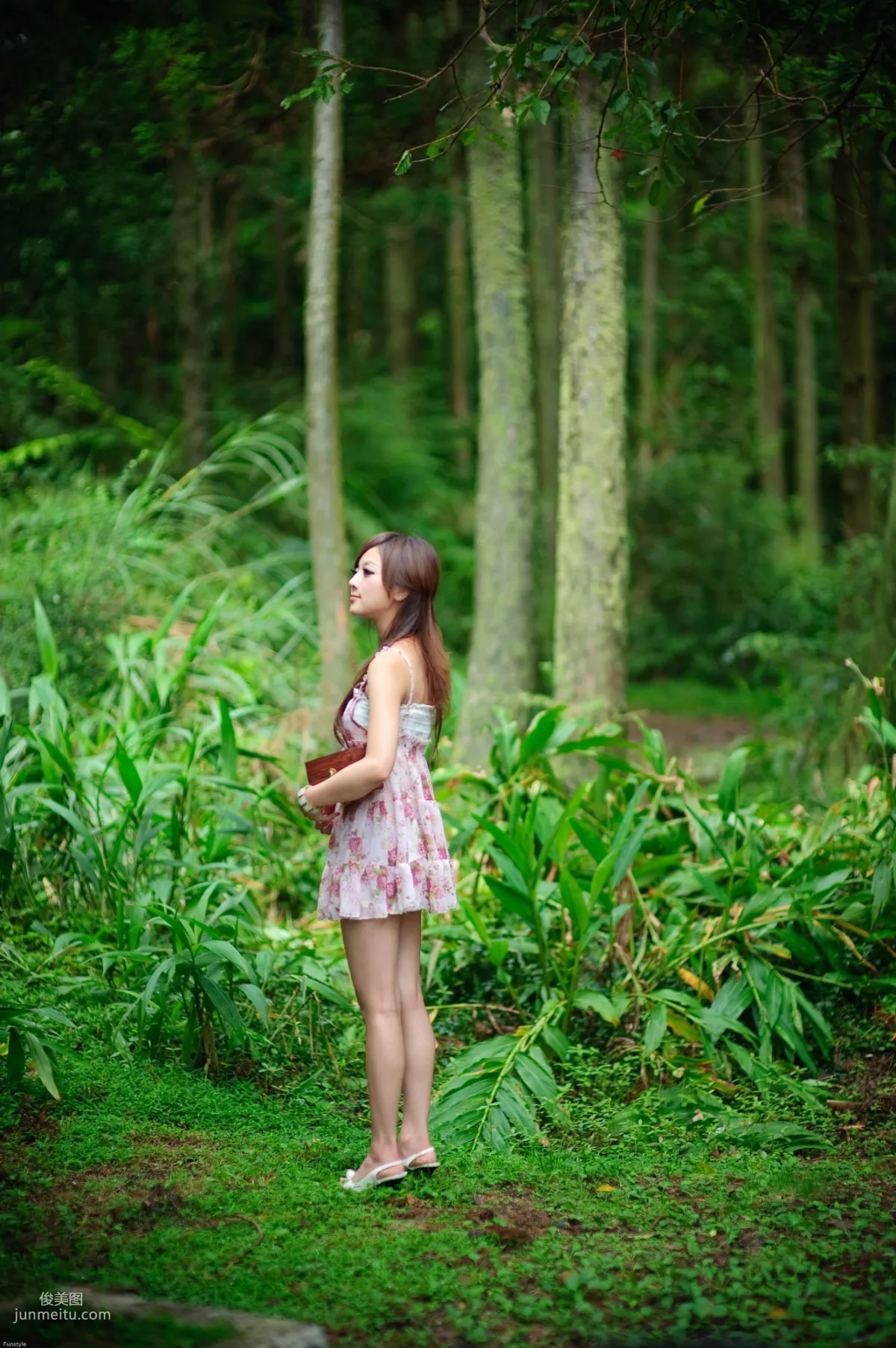 Guo Zi MM/Mikako White Waltz + Black Obsession Outdoor Photo Set photo 7