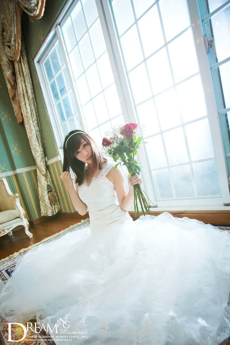 Taiwan Internet Celebrity Winnie Xiaoxue Qingjing Autumn Dream Moment Wedding Dress Chapter Photo Set photo 82