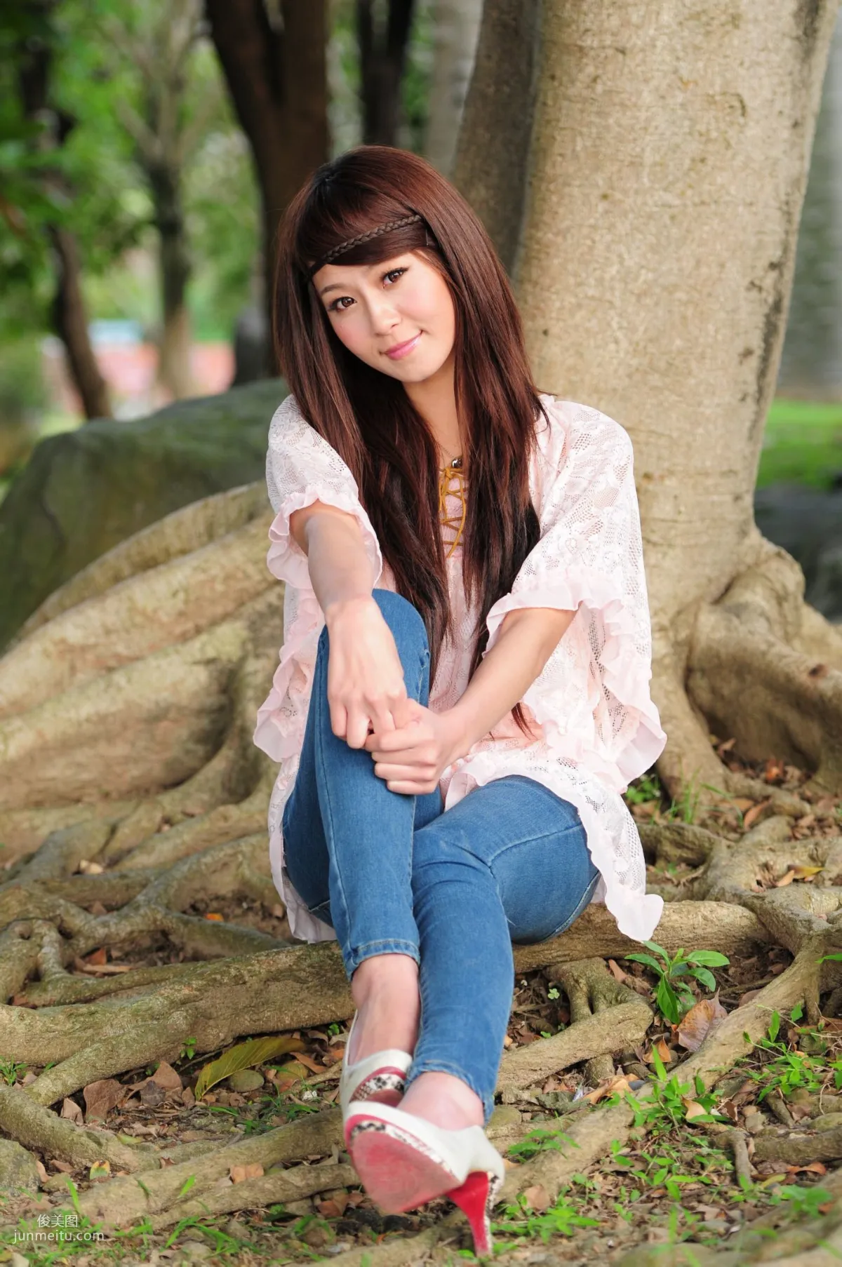 Winnie Xiaoxue / Zhuang Wenni, Tight Jeans Series Outdoor Shoot Photo Set photo 43