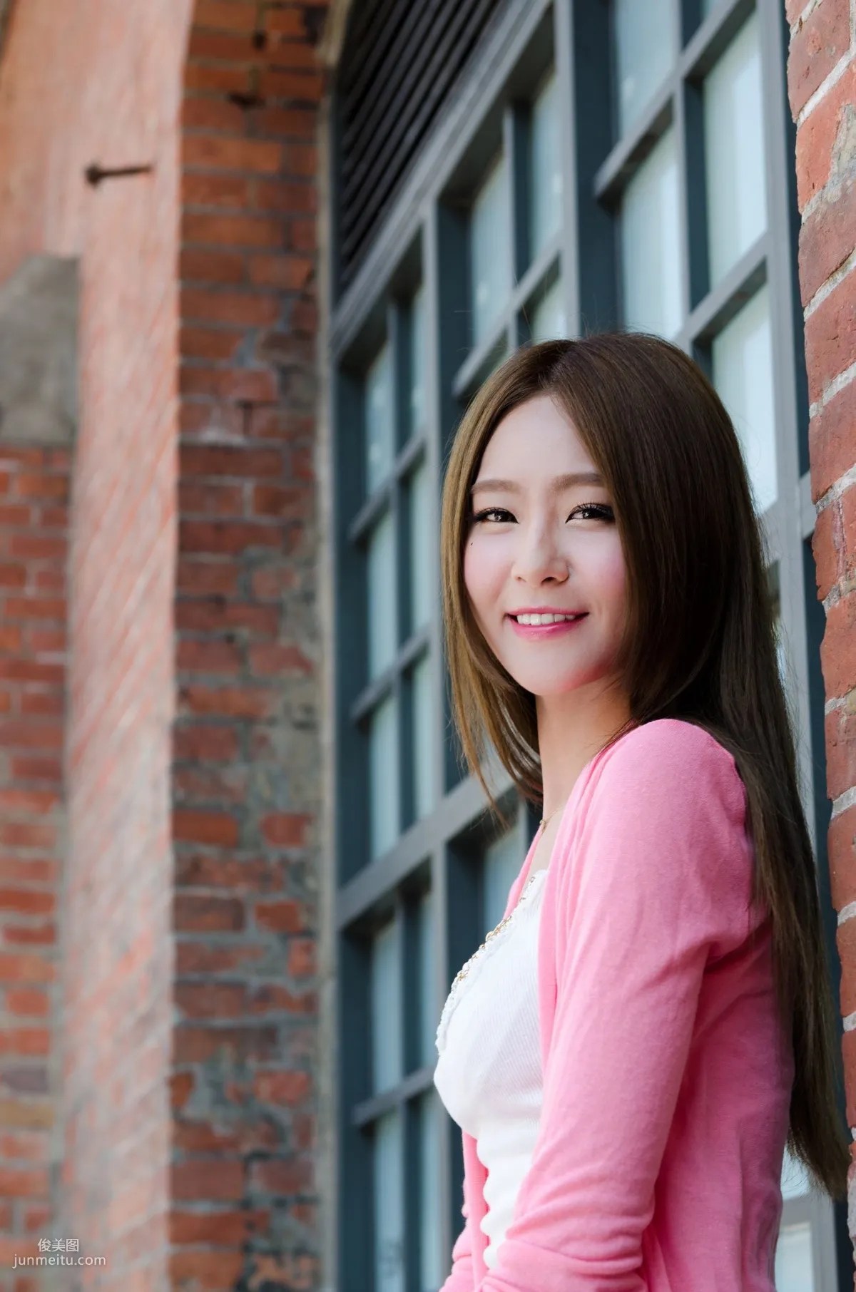 Winnie Xiaoxue / Zhuang Wenni, Urban Elf Outdoor Shoot Photo Set photo 55