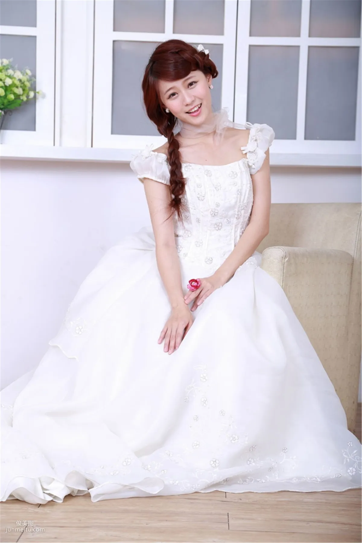 Taiwan Pure Girl Bai Bai / Li Yixuan, Electrical Engineering Girl Wedding Dress Studio Shoot Photo Set photo 21