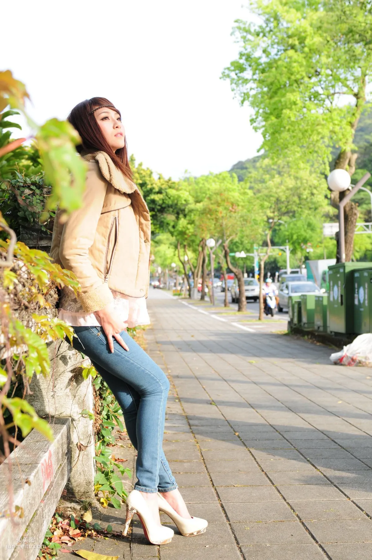 Winnie Xiaoxue / Zhuang Wenni, Tight Jeans Series Outdoor Shoot Photo Set photo 24