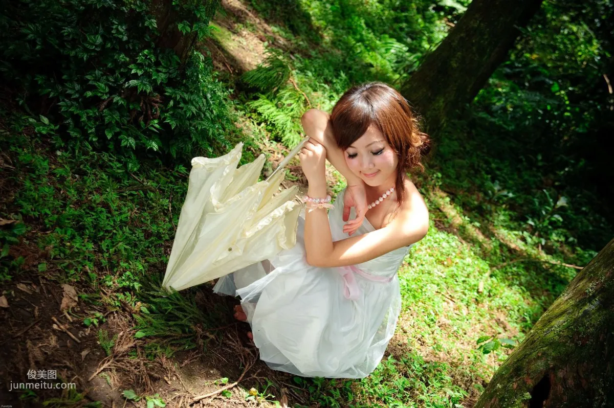 Guo Zi MM/Mikako White Waltz + Black Obsession Outdoor Photo Set photo 57