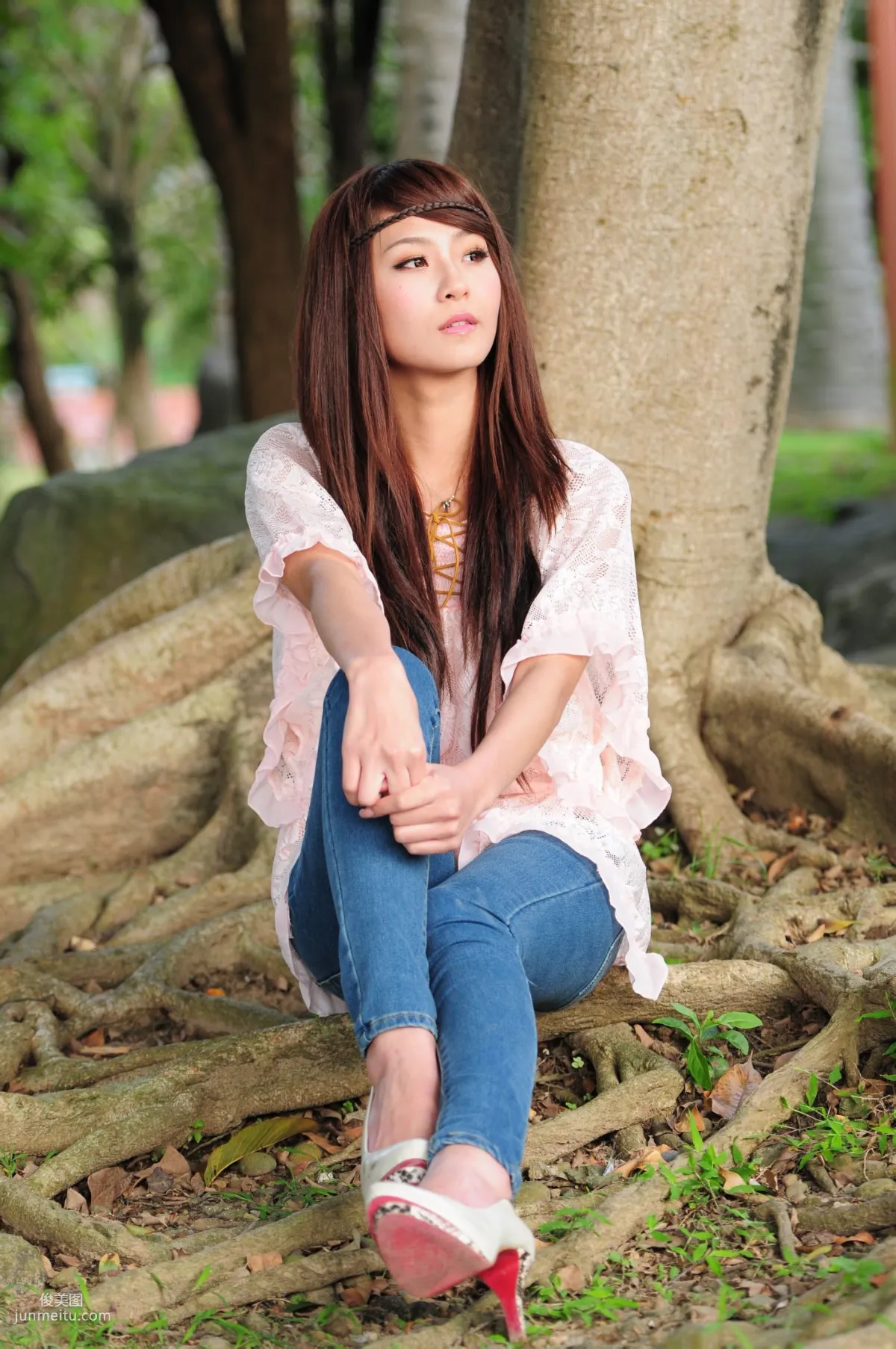 Winnie Xiaoxue / Zhuang Wenni, Tight Jeans Series Outdoor Shoot Photo Set photo 42