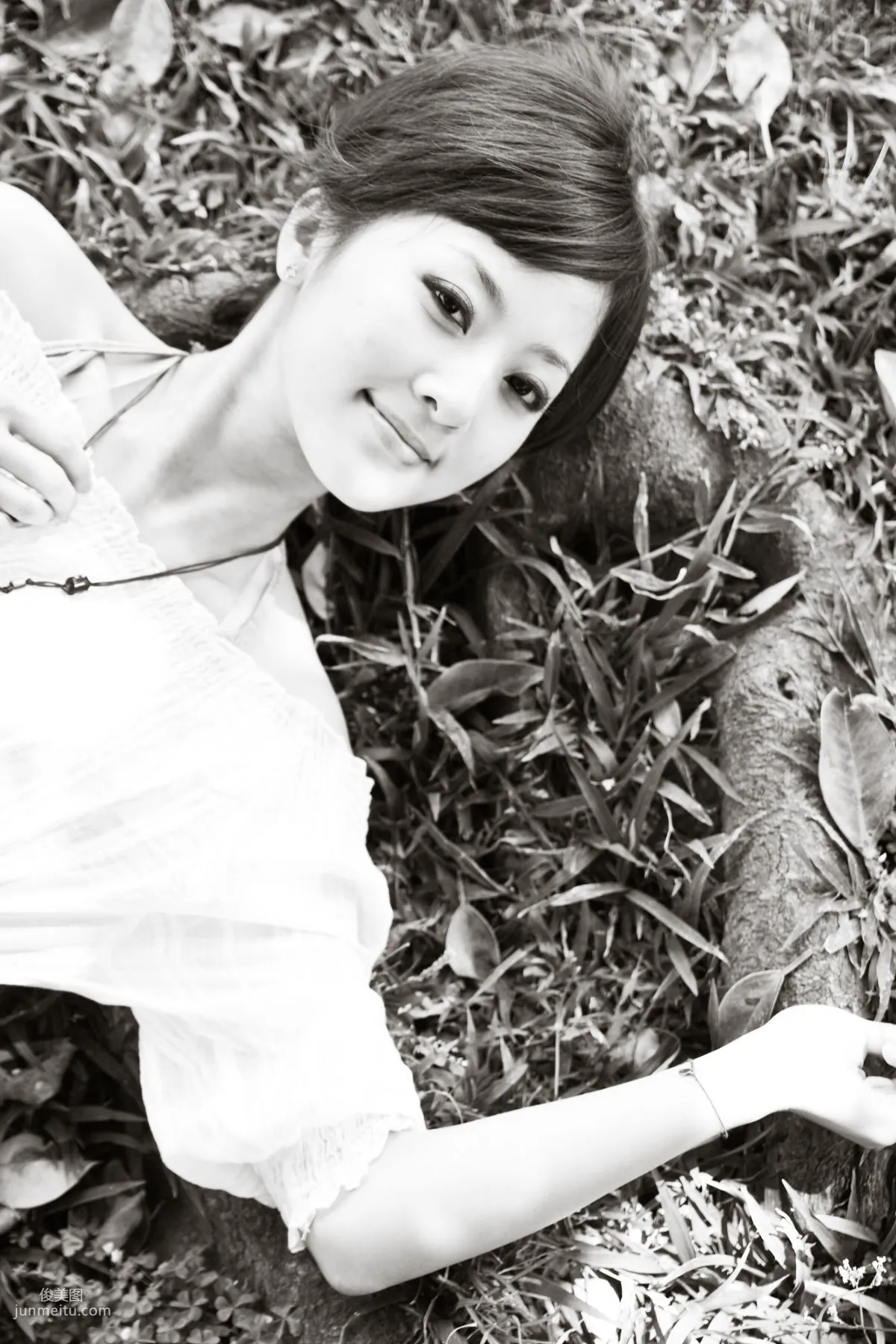 Taiwan Beauty Guo Zi MM Yangmingshan US Military Dormitory Outdoor Shoot Part 2 Photo Set photo 17