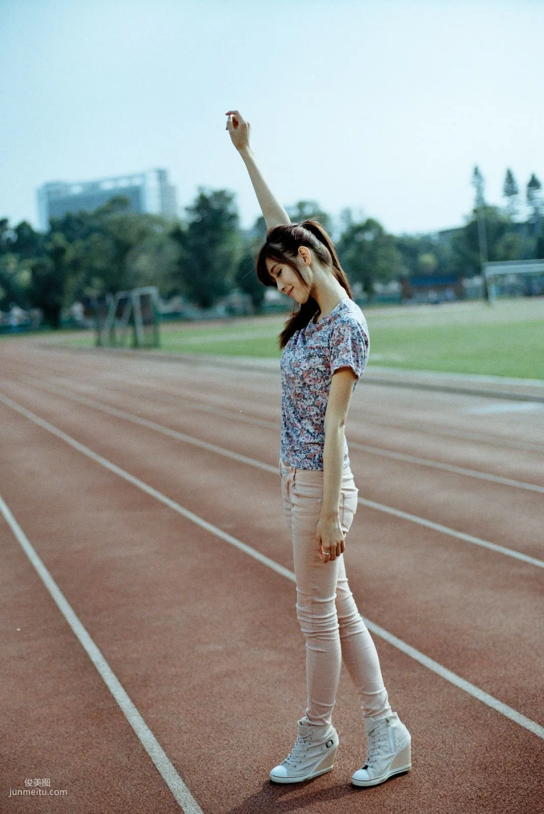 Kila Jingjing/Jin Yunqiao, Campus Beautiful Shoot Series Pictures Photo Collection photo 27
