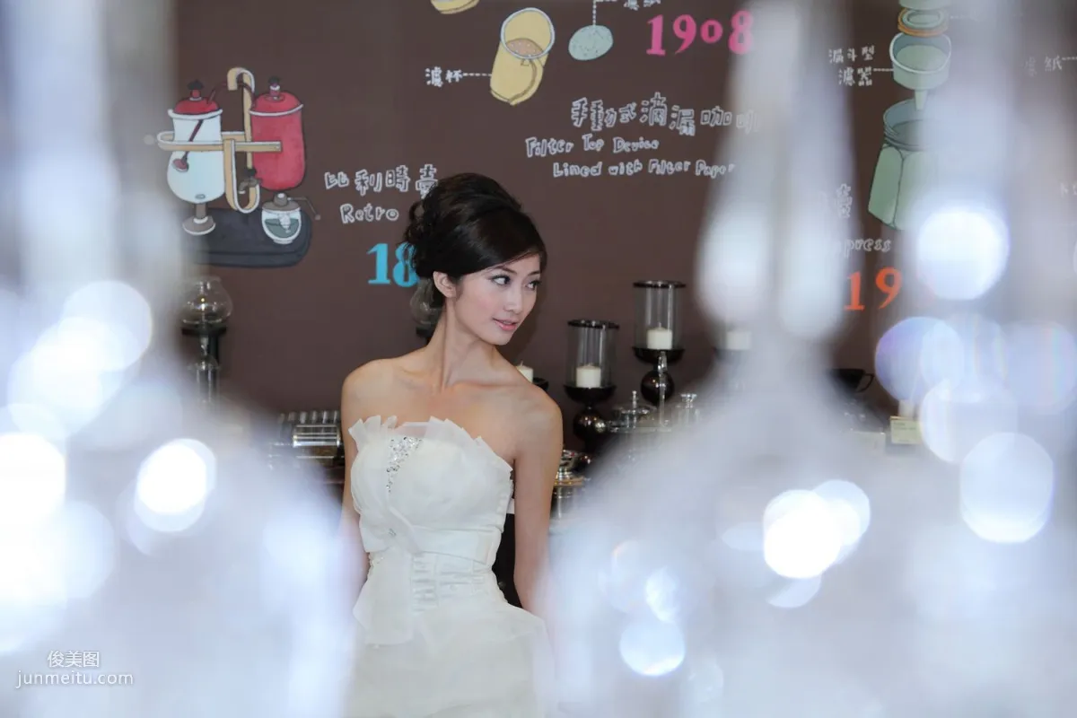 Taiwan Elegant Beauty Emily, Beautiful White Wedding Dress Photo Set photo 22