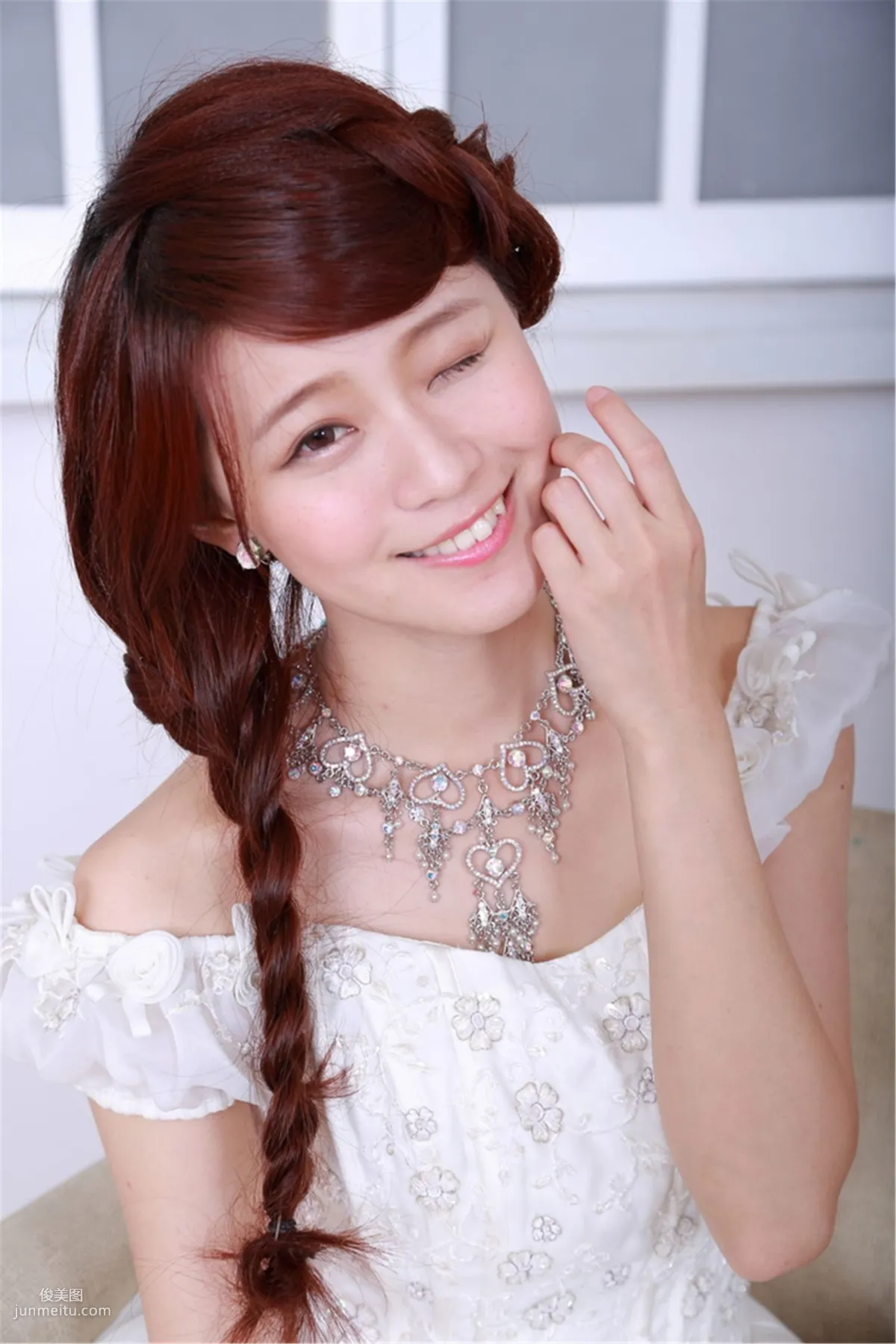Taiwan Pure Girl Bai Bai / Li Yixuan, Electrical Engineering Girl Wedding Dress Studio Shoot Photo Set photo 3