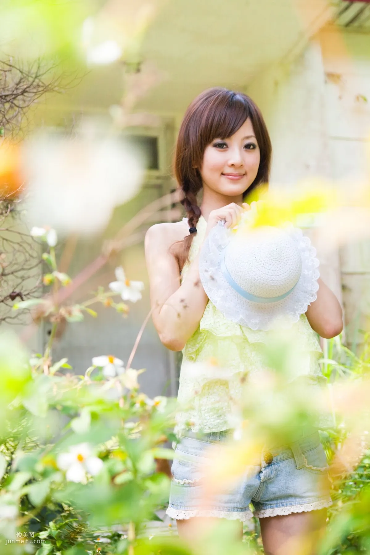Taiwan Beauty Guo Zi MM Yangmingshan US Military Dormitory Outdoor Shoot Part 2 Photo Set photo 10
