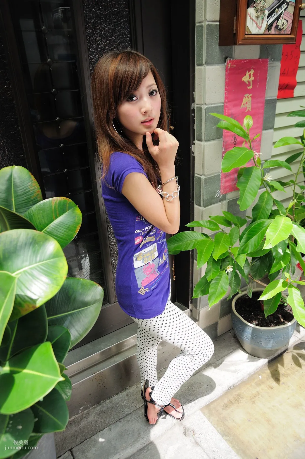 Zhang Yunfei/Mikako Gongguan Shopping District Outdoor Shoot Photo Set photo 41