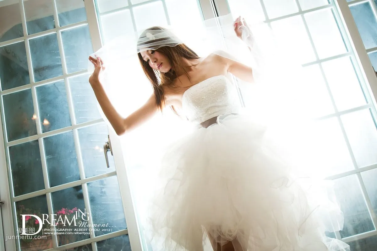 Taiwan Internet Celebrity Winnie Xiaoxue Qingjing Autumn Dream Moment Wedding Dress Chapter Photo Set photo 63