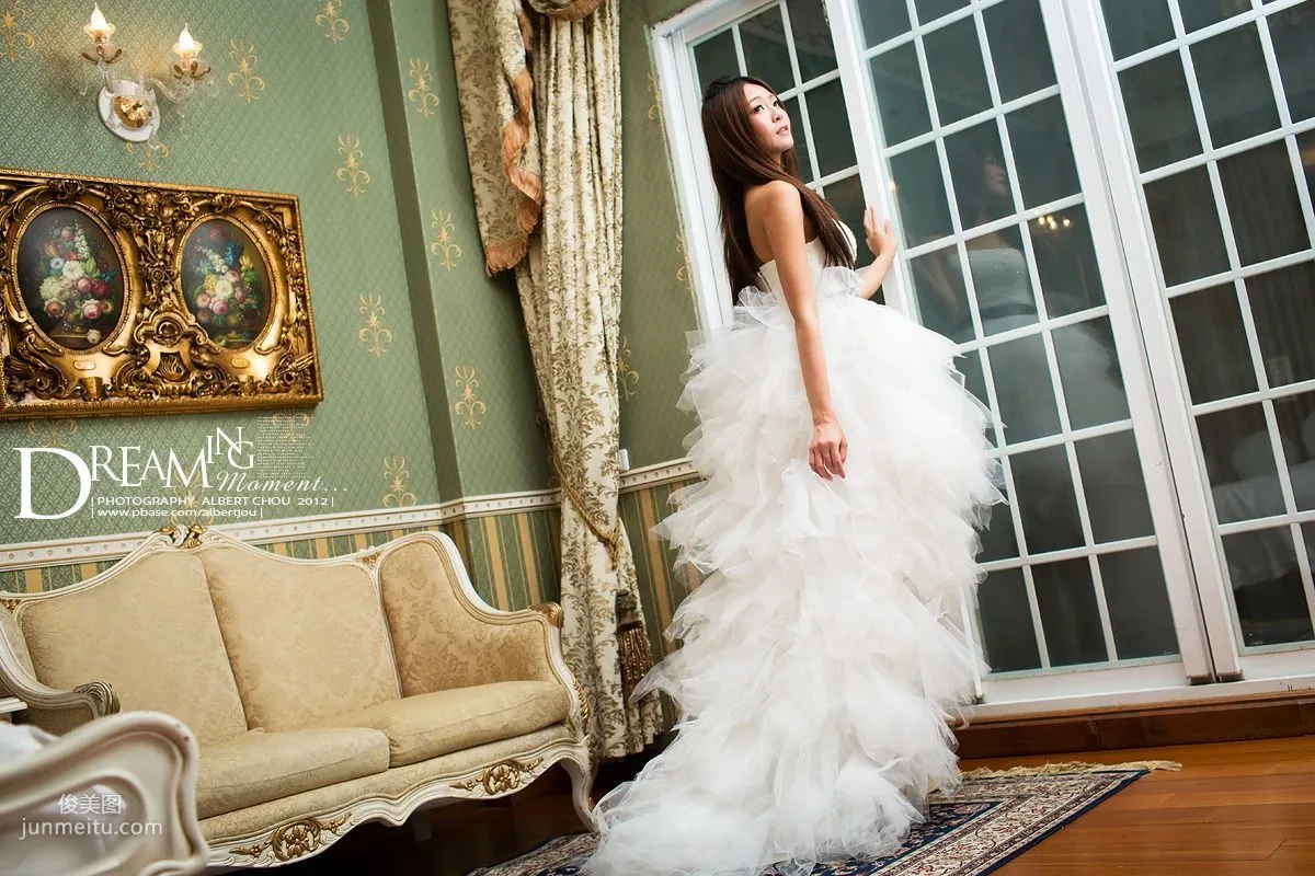 Taiwan Internet Celebrity Winnie Xiaoxue Qingjing Autumn Dream Moment Wedding Dress Chapter Photo Set photo 30