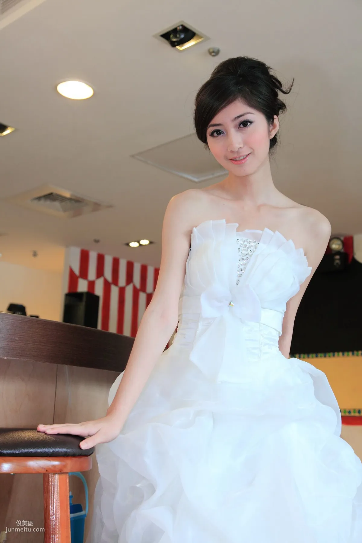Taiwan Elegant Beauty Emily, Beautiful White Wedding Dress Photo Set photo 13