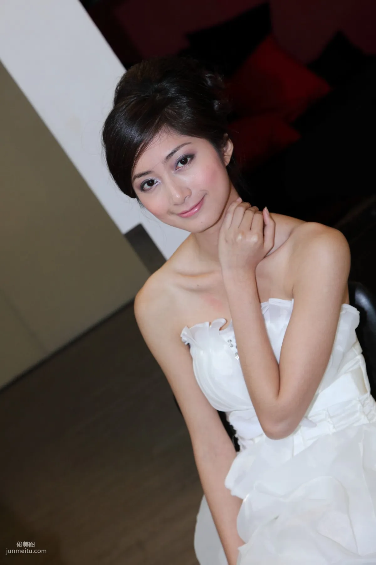 Taiwan Elegant Beauty Emily, Beautiful White Wedding Dress Photo Set photo 3