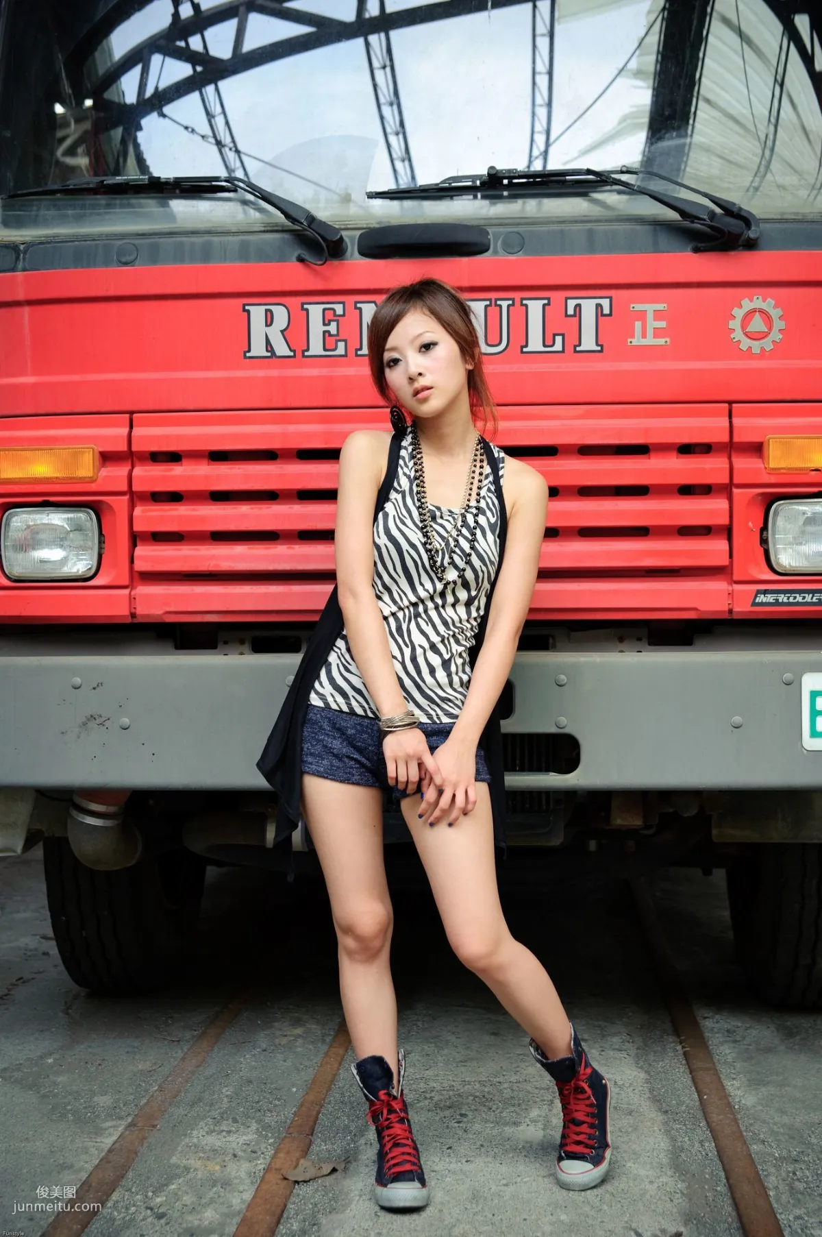 Mikako/Zhang Yunfei Bridgehead Sugar Factory Outdoor Shoot Photo Set photo 36