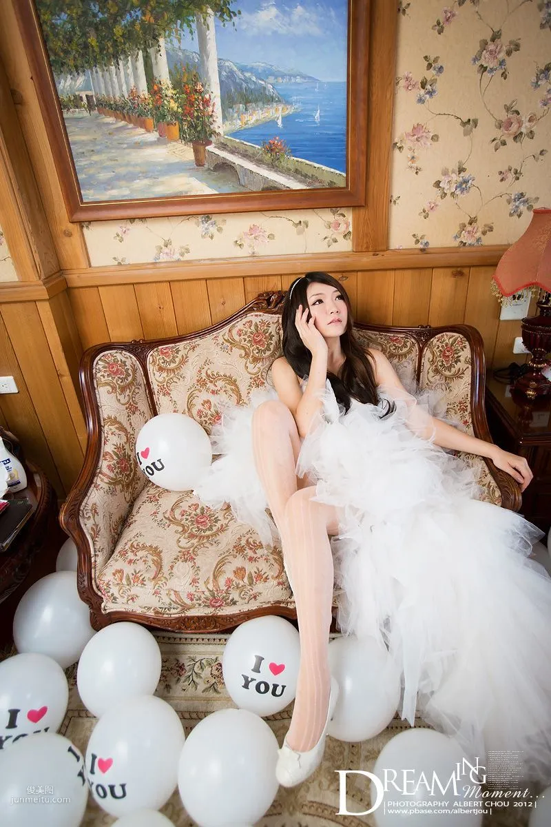 Taiwan Internet Celebrity Winnie Xiaoxue Qingjing Autumn Dream Moment Wedding Dress Chapter Photo Set photo 121