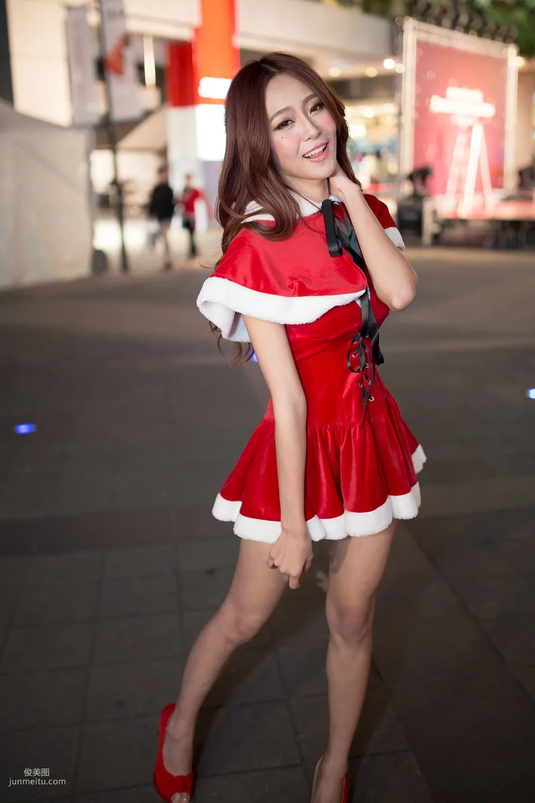 Winnie Xiaoxue/Zhuang Yonghui Christmas Short Skirt Night Shoot Photo Set photo 37