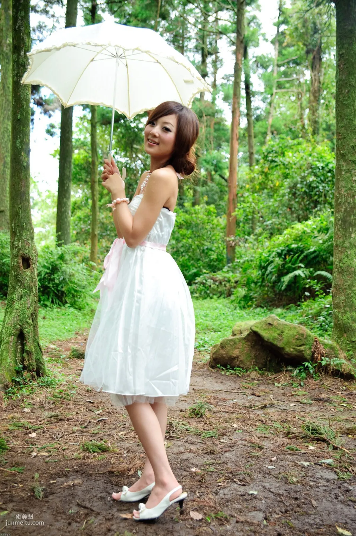 Guo Zi MM/Mikako White Waltz + Black Obsession Outdoor Photo Set photo 28