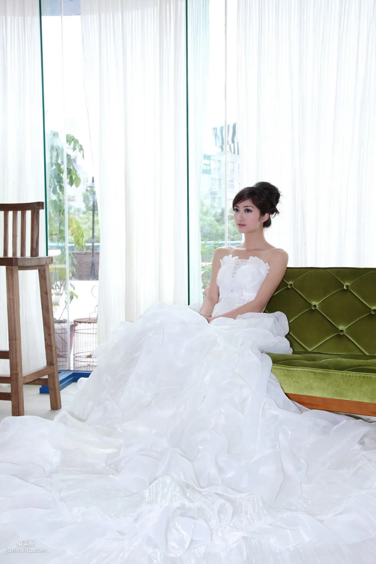 Taiwan Elegant Beauty Emily, Beautiful White Wedding Dress Photo Set photo 37