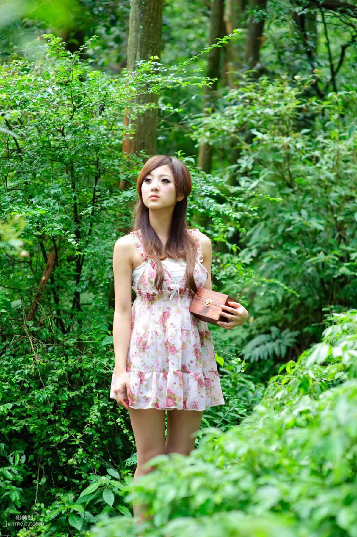 Guo Zi MM/Mikako White Waltz + Black Obsession Outdoor Photo Set photo 10