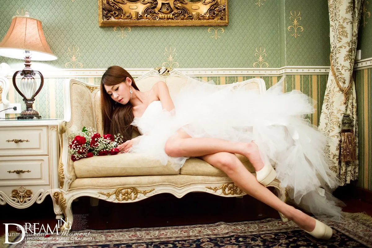 Taiwan Internet Celebrity Winnie Xiaoxue Qingjing Autumn Dream Moment Wedding Dress Chapter Photo Set photo 42