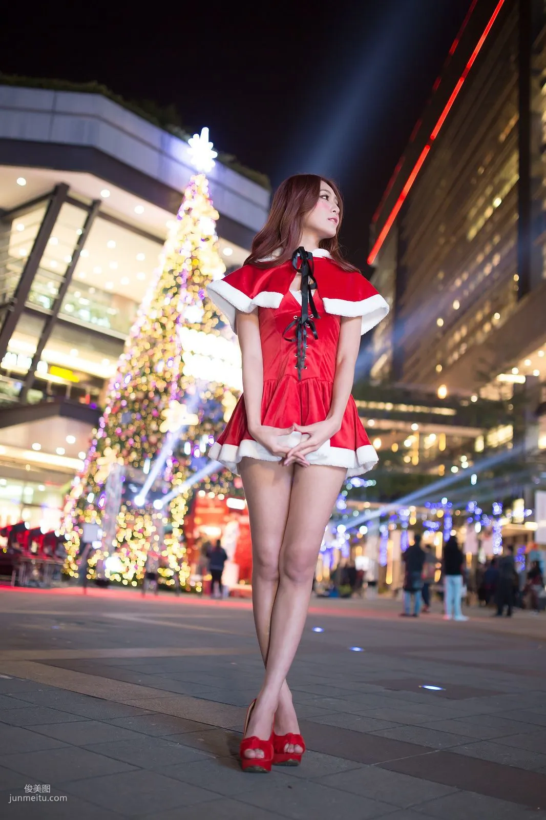 Winnie Xiaoxue/Zhuang Yonghui Christmas Short Skirt Night Shoot Photo Set photo 19