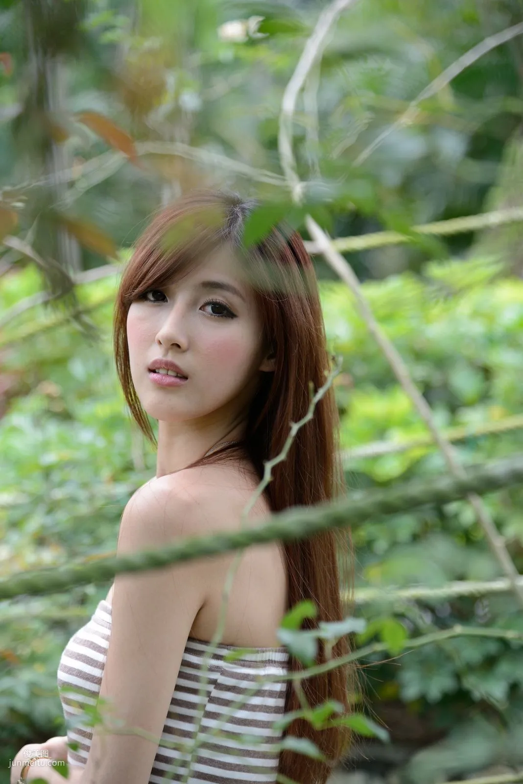 Liao Tingling, Kila Jingjing, Super Short Mini Skirt Series Outdoor Photo Set photo 51