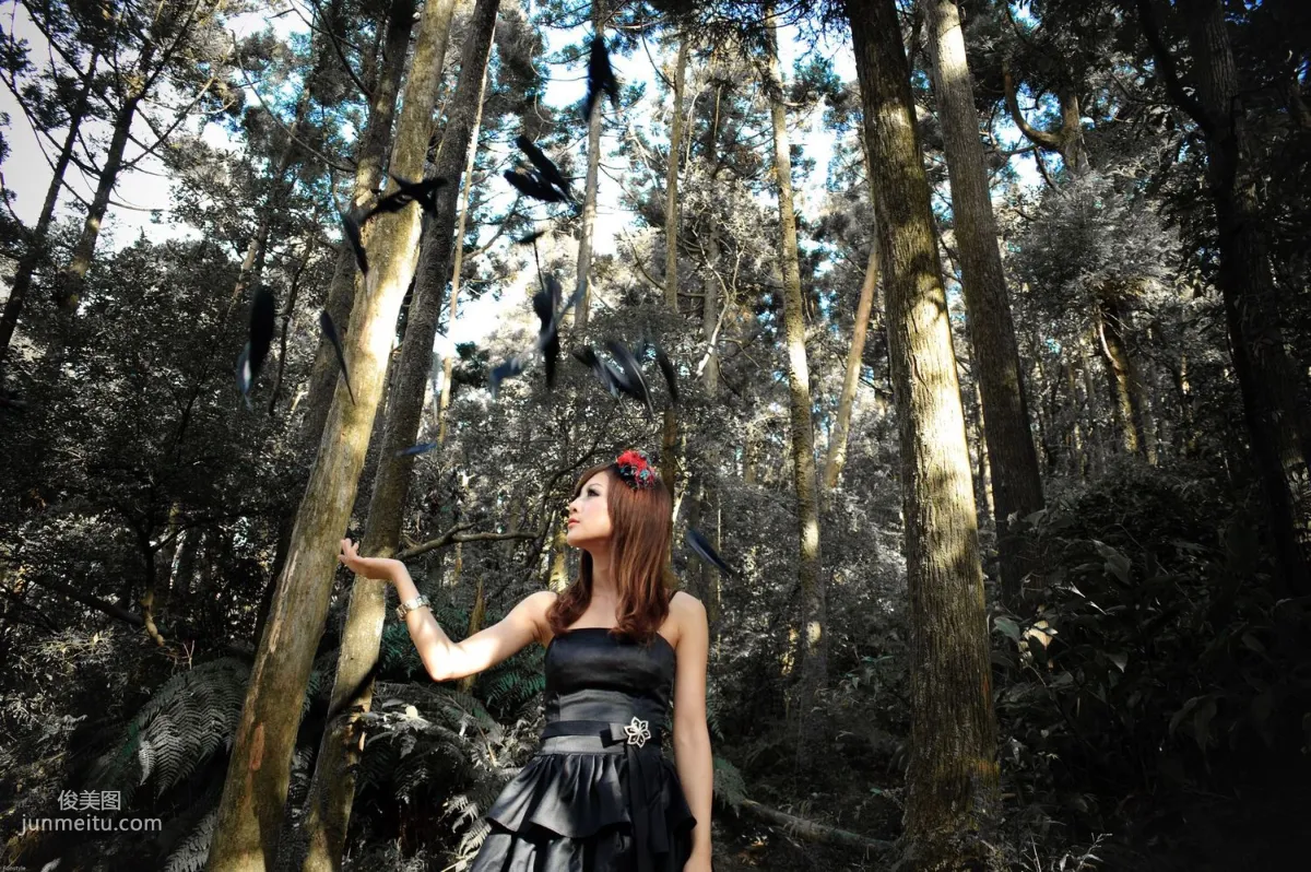 Guo Zi MM/Mikako White Waltz + Black Obsession Outdoor Photo Set photo 88