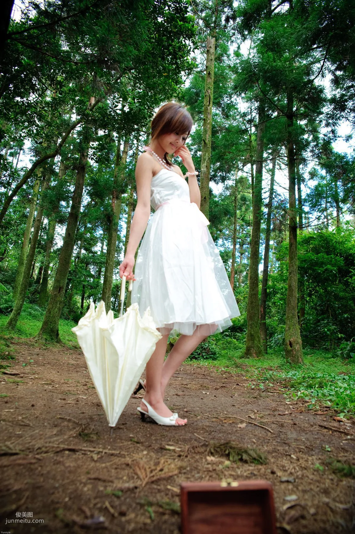Guo Zi MM/Mikako White Waltz + Black Obsession Outdoor Photo Set photo 53