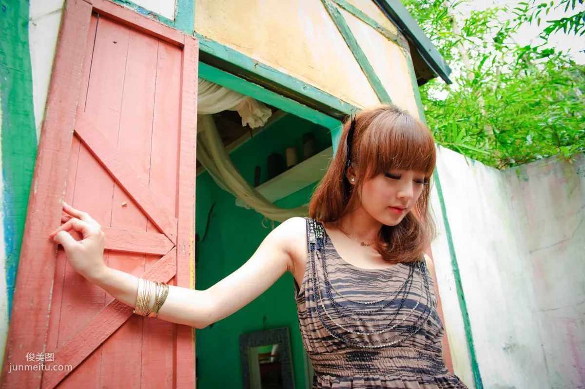 Zhang Kaijie / Mikako, Montmartre Cafe Outdoor Shoot Photo Set photo 53
