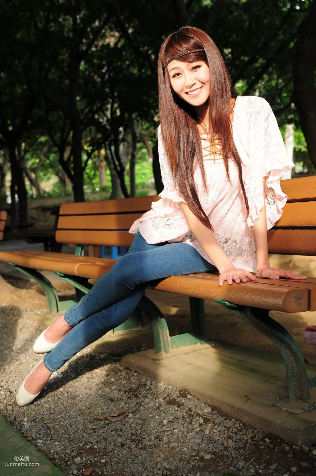 Winnie Xiaoxue / Zhuang Wenni, Tight Jeans Series Outdoor Shoot Photo Set photo 14