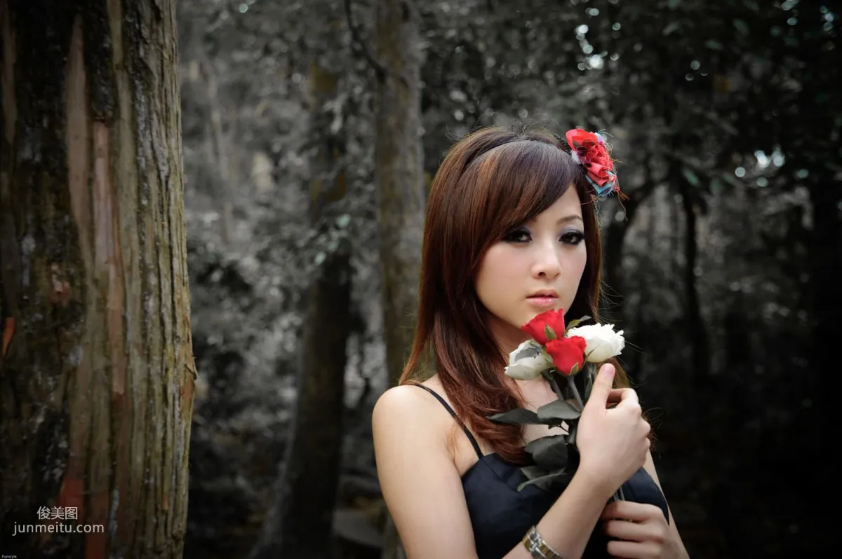 Guo Zi MM/Mikako White Waltz + Black Obsession Outdoor Photo Set photo 90