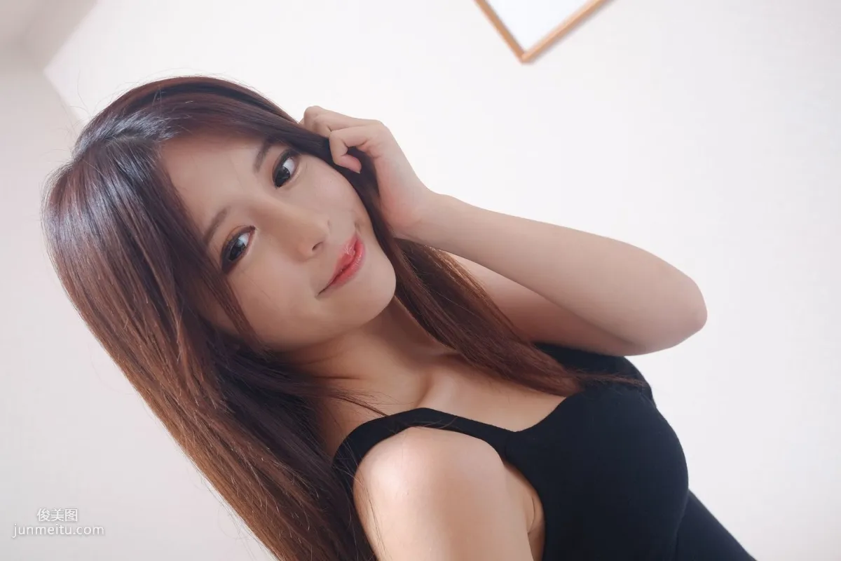 Internet Celebrity and Young Model Zhang Qijun JULIE Sweet Straps Goddess Photo Set photo 4