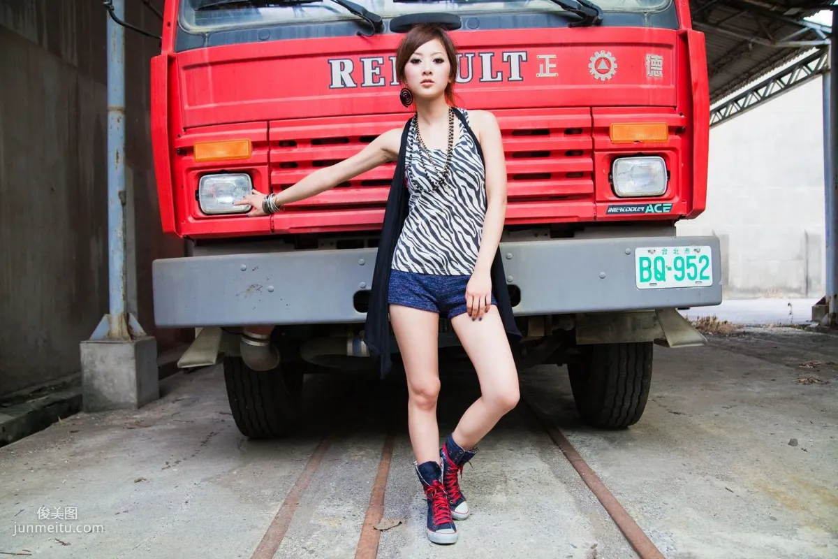 Mikako/Zhang Yunfei Bridgehead Sugar Factory Outdoor Shoot Photo Set photo 47