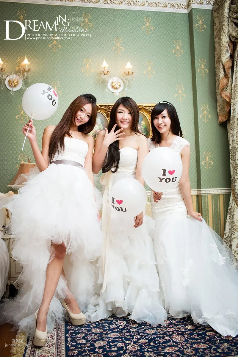 Taiwan Internet Celebrity Winnie Xiaoxue Qingjing Autumn Dream Moment Wedding Dress Chapter Photo Set photo 22