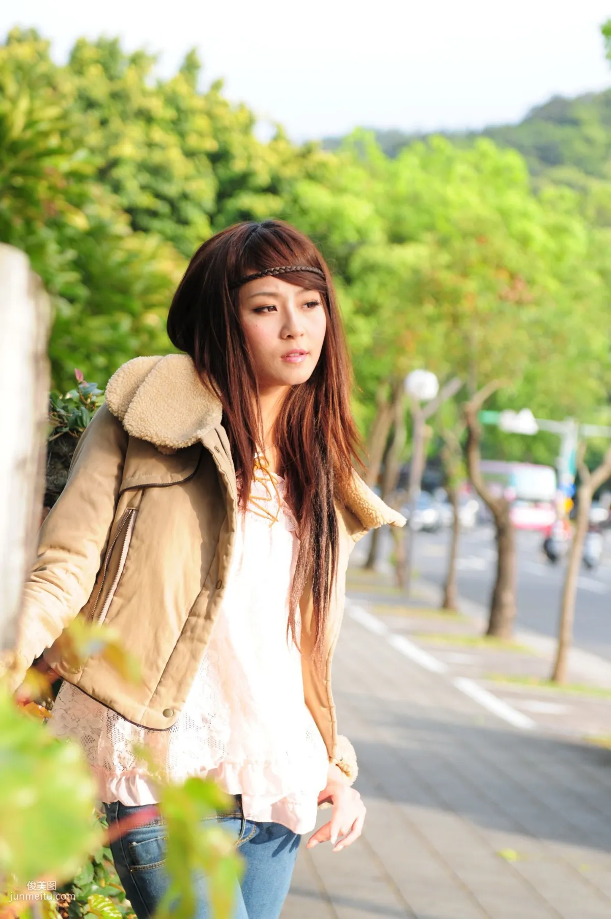 Winnie Xiaoxue / Zhuang Wenni, Tight Jeans Series Outdoor Shoot Photo Set photo 26