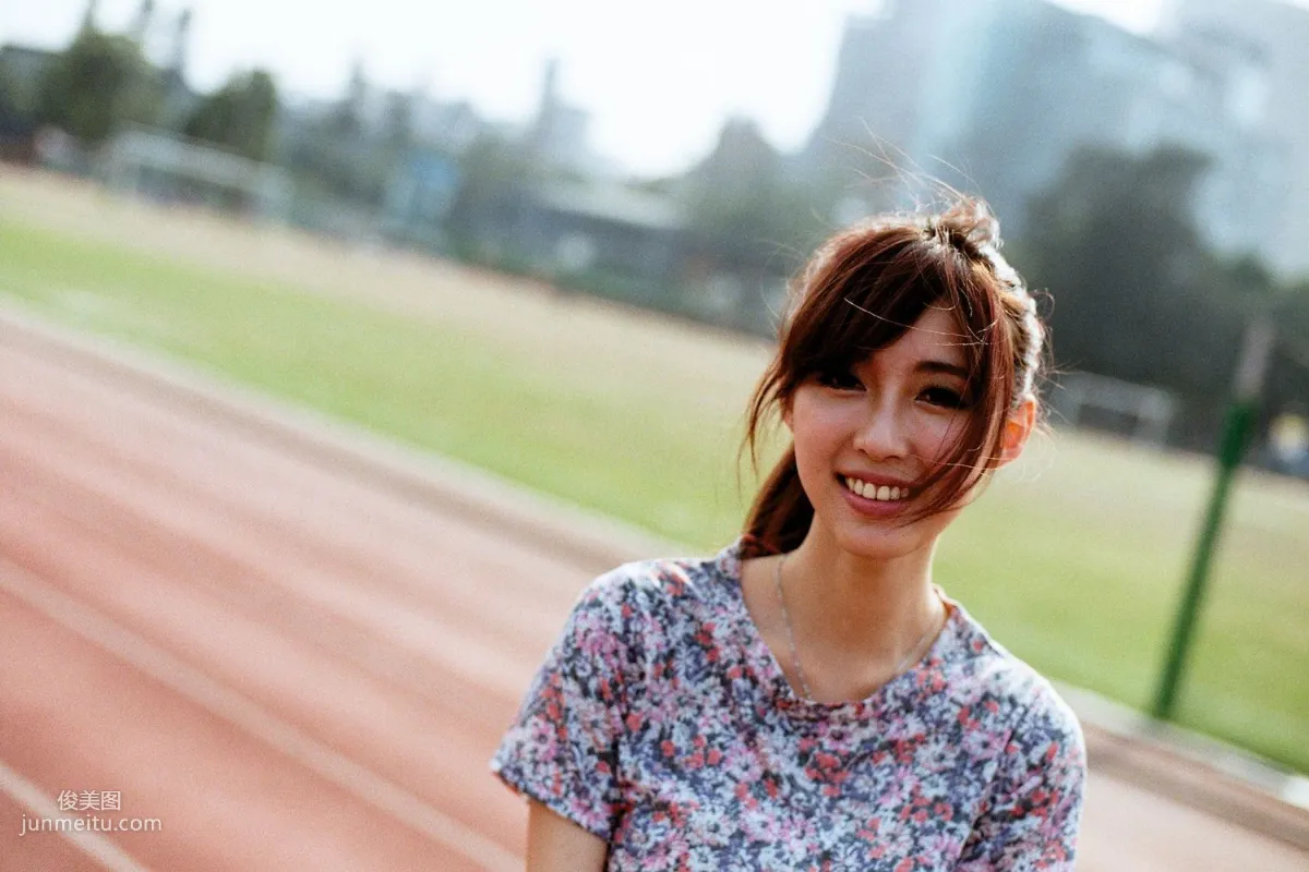 Kila Jingjing/Jin Yunqiao, Campus Beautiful Shoot Series Pictures Photo Collection photo 17