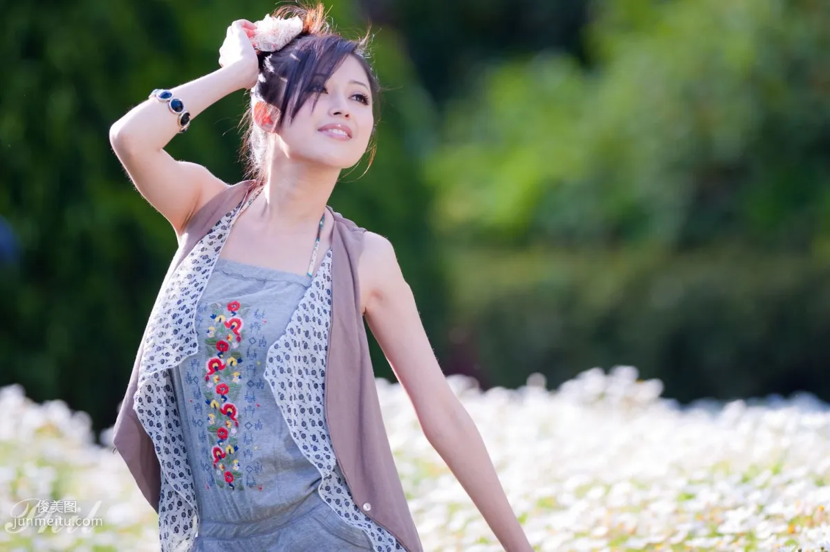 Taiwan Goddess Avy Du Kewei "Suspender Shorts Series" Fresh and Beautiful Outdoor Photo Set photo 1