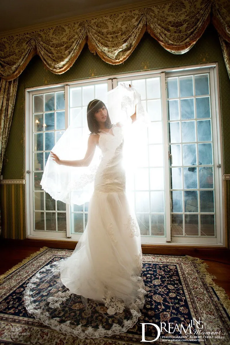 Taiwan Internet Celebrity Winnie Xiaoxue Qingjing Autumn Dream Moment Wedding Dress Chapter Photo Set photo 81