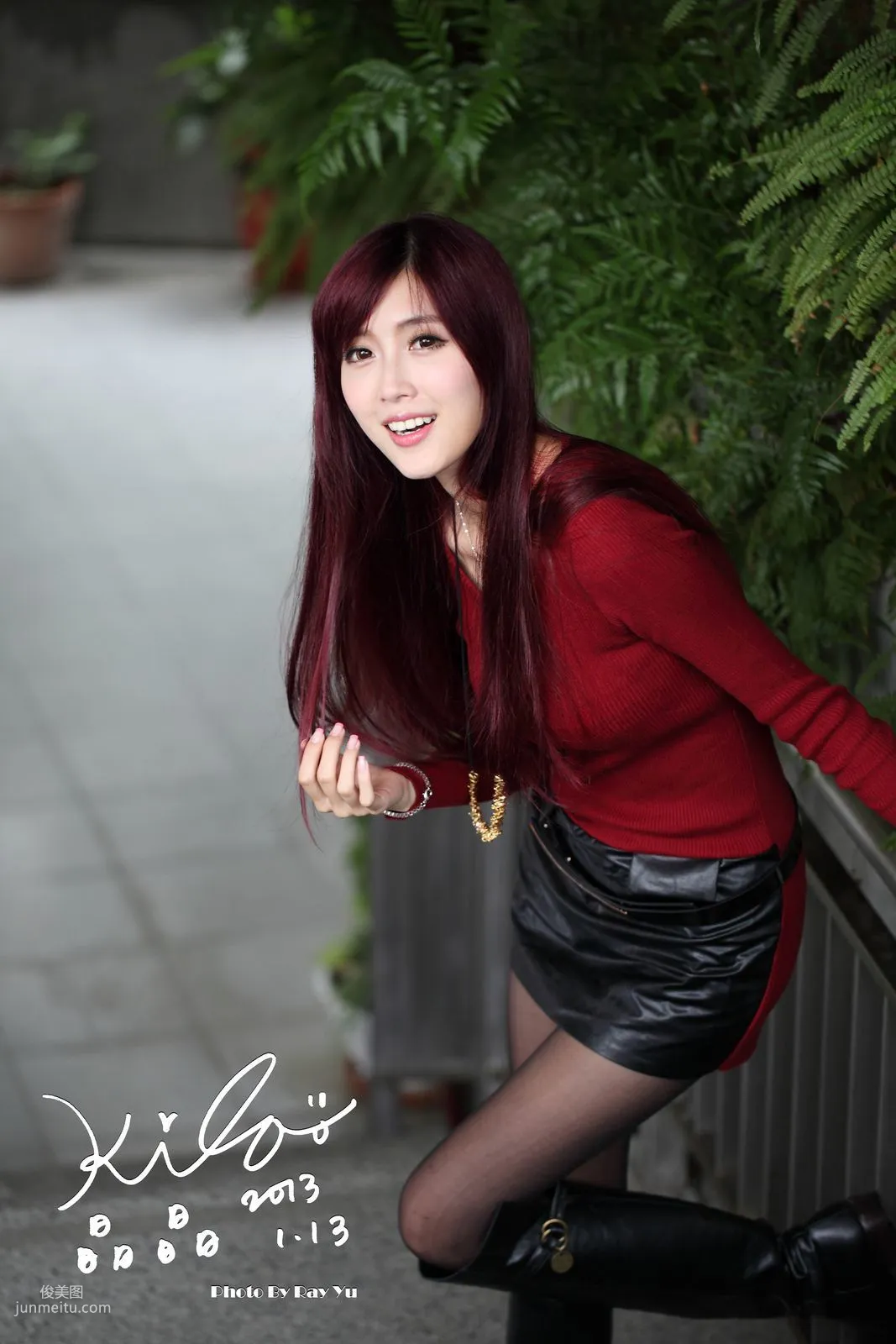 Jin Yunqiao/Kila Jingjing, Black Stockings Suit Skirt Street Snap Photo Set photo 27