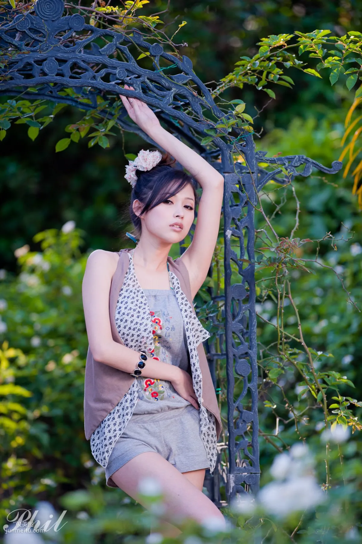 Taiwan Goddess Avy Du Kewei "Suspender Shorts Series" Fresh and Beautiful Outdoor Photo Set photo 25